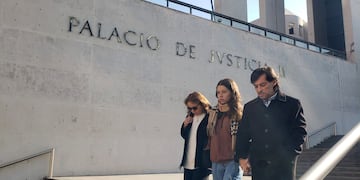 El fiscal Mana recibe a la familia de Catalina Gutiérrez. (Ramiro Pereyra / La Voz)