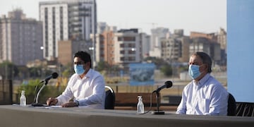 El gobernador junto al ministro de Salud anunciaron las nuevas medidas