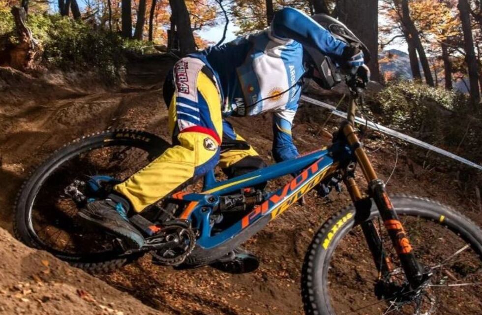 Tremendas conquistas de dos puntanos en el Mundial de UCI Master MTB 2023