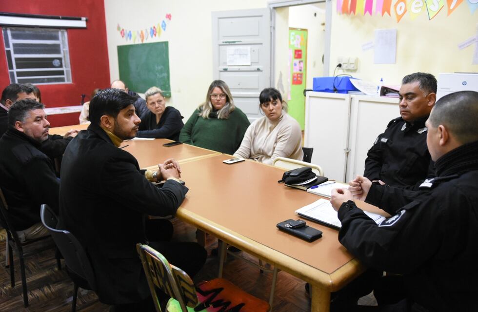 Las nuevas autoridades policiales se presentaron ante la Federación de Entidades Vecinales