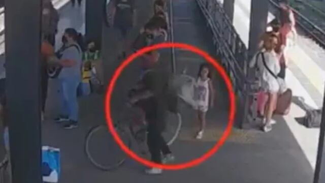 Las últimas imágenes de Maia Yael Beloso, tomando el tren Sarmiento desde Liniers a Castelar