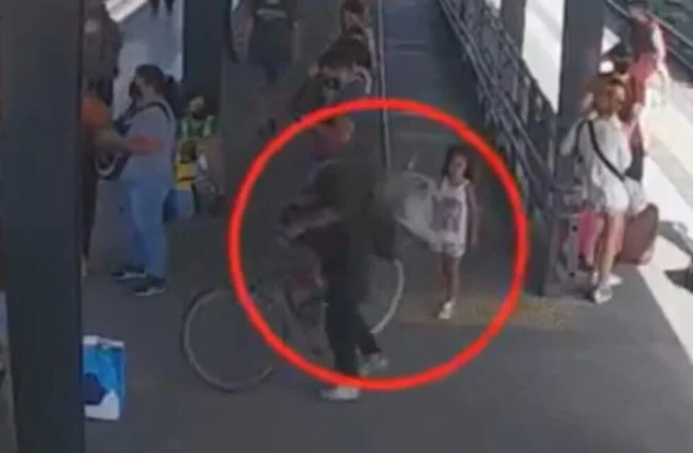 Video: las últimas imágenes de Maia, subiendo al tren con el hombre que se la llevó