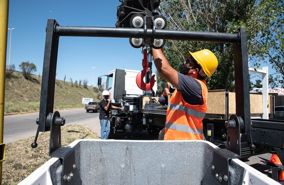 Recambio a luminarias Led en la autopista que une Villa Mercedes con el límite de Córdoba