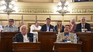Los senadores Ruben Pirola (Las Colonias), Alcides Calvo (Castellanos), Armando Traferri (San Lorenzo), Osvaldo Sosa (Vera) y Eduardo Daniel Rosconi (Caseros)
