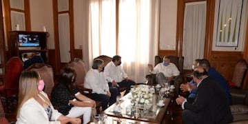 Jaldo con dirigentes de Famaillá.