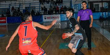 Ateneo y Carlos Pellegrini comienzan a definir el campeón puntaltense. Foto: Néstor Franchi.