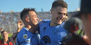 Gol de Vegetti para poner el 1 a 0 parcial frente a Talleres.