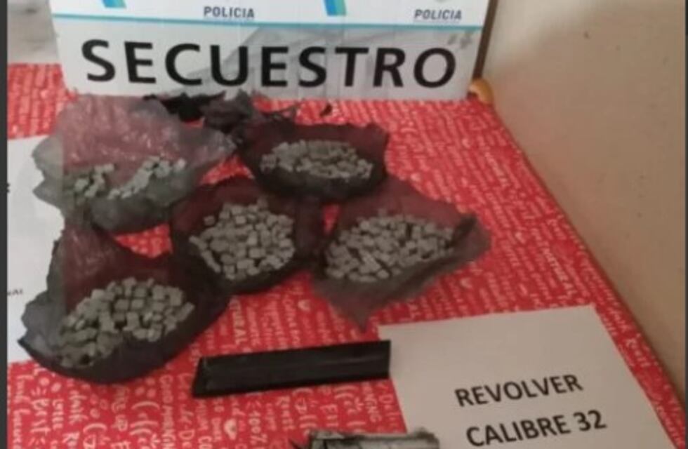 Allanamientos en Tres Arroyos y Claromecó: incautan 500 pastillas de éxtasis, armas y otras drogas