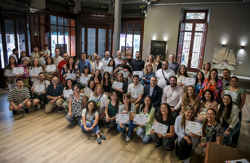 Rumbo a Diseña Paraná: entregaron certificados a emprendedores que formaron parte del ciclo de capacitaciones 2025