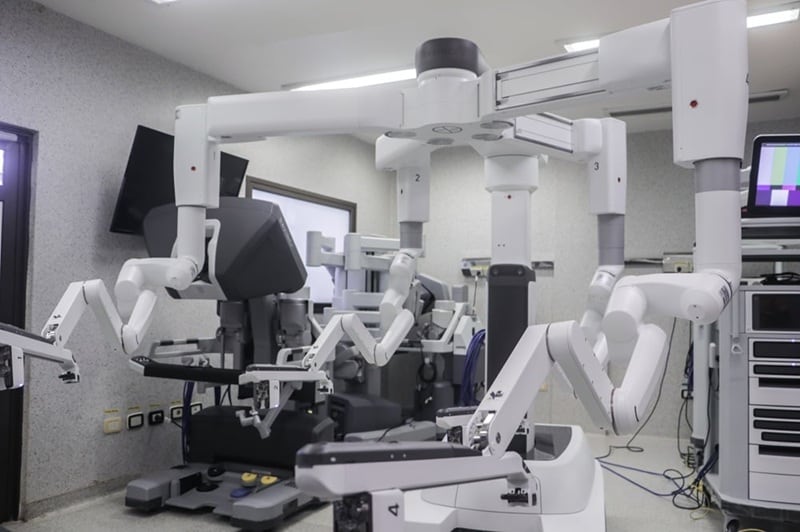 Hito histórico en la salud pública: el Hospital Madariaga de Posadas realizó la cirugía urológica más compleja con el robot Da Vinci.