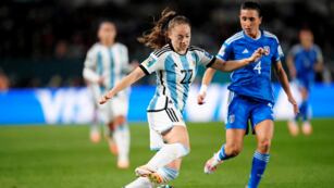 Argentina tuvo su debut en el Mundial femenino de fútbol de Australia y Nueva Zelanda y Estefanía Banini fue la más destacada. (@Argentina)