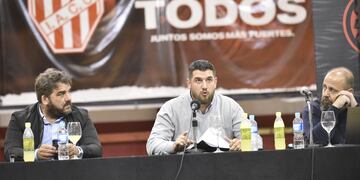 Juan Manuel Cavagliatto, presidente de Instituto, encabezó en el Sandrín la asamblea ante los socios. (Ramiro Pereyra / La Voz)
