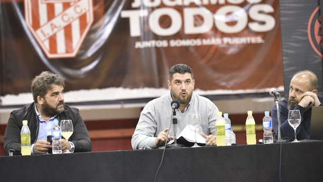 Juan Manuel Cavagliatto, presidente de Instituto, encabezó en el Sandrín la asamblea ante los socios. (Ramiro Pereyra / La Voz)