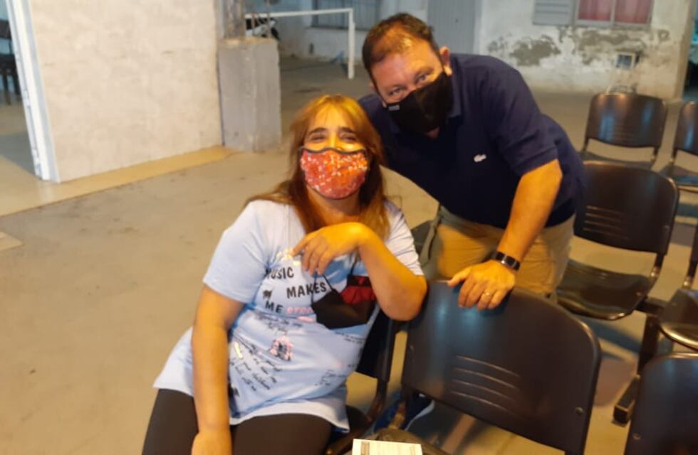 Comenzó la vacunación contra el Covid-19 a docentes en Pérez