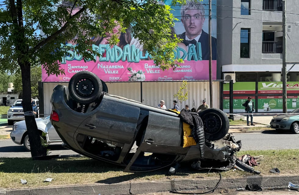 Un automovilista murió tras un fuerte choque en Villa Carlos Paz: hay heridos