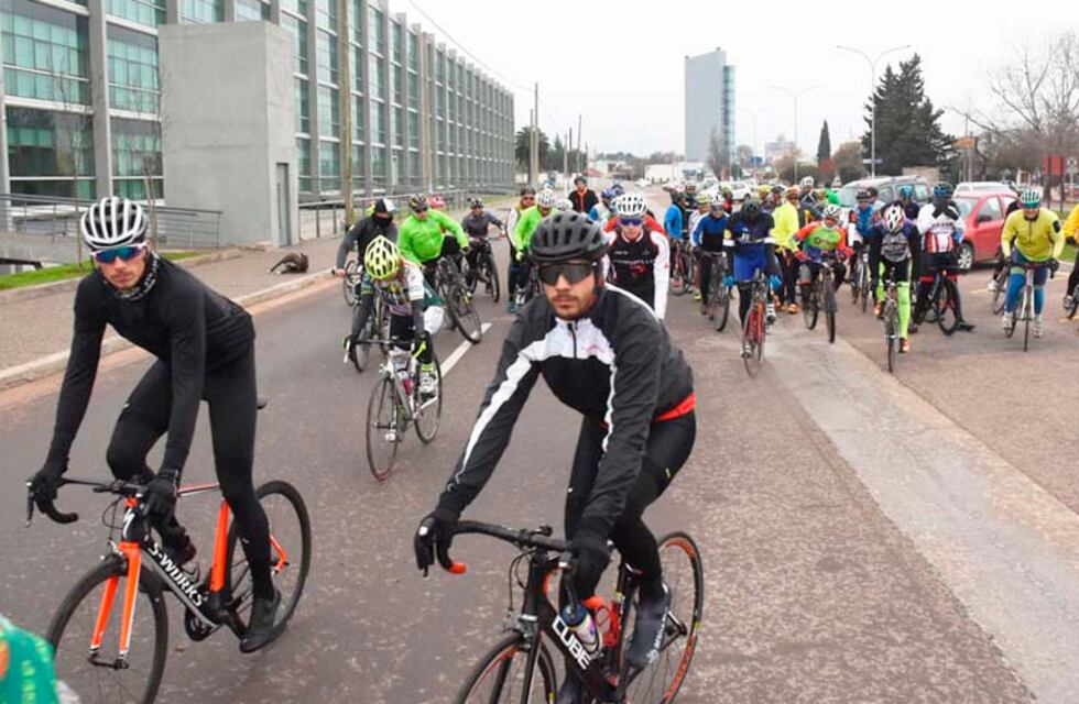 Reclaman por la libre circulación de bicicletas en la Avenida Perón