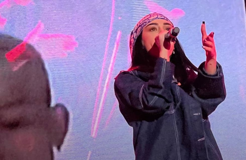 Nicki Nicole la rompió en Verte Festival y sacó a bailar a un camarógrafo