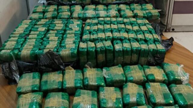 Los 200 bultos con hojas de coca que fueron secuestrados por Gendarmería Nacional en dos encomiendas en la Terminal de Omnibus. Gentileza Gendarmería