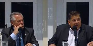 Mario Ishii y Alberto Fernández se mostraron juntos durante un acto en José C. Paz. (Foto / Clarín)