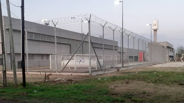 A metros del cerco perimetral quedaron algunas marcas como rastro del operativo policial.