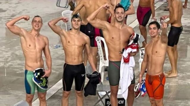 Benjamín Ghione junto al equipo de Posta 4x100 de Unión de Santa Fe