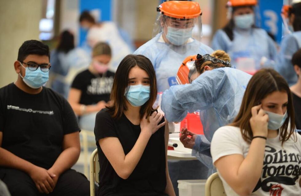 Covid en Córdoba: comenzará la vacunación a adolescentes de 16 años con Moderna y Pfizer