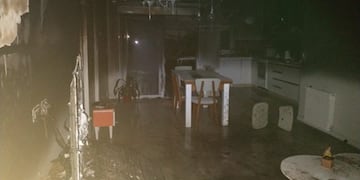 Una vela aromática se cayó en un sillón y prendió fuego la casa