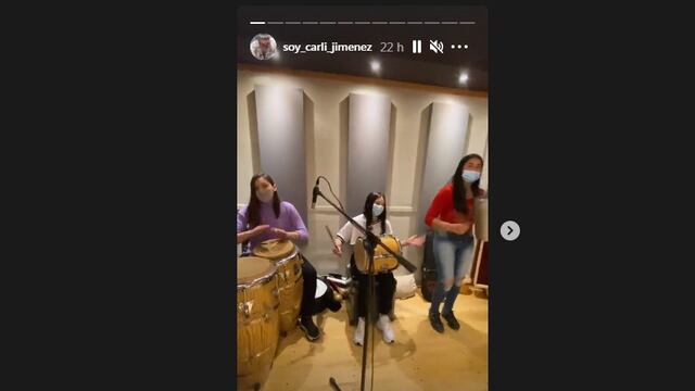 La línea de tambores de Jiménez ahora tiene mayoría femenina. (Instagram @soy_carli_jimenez)