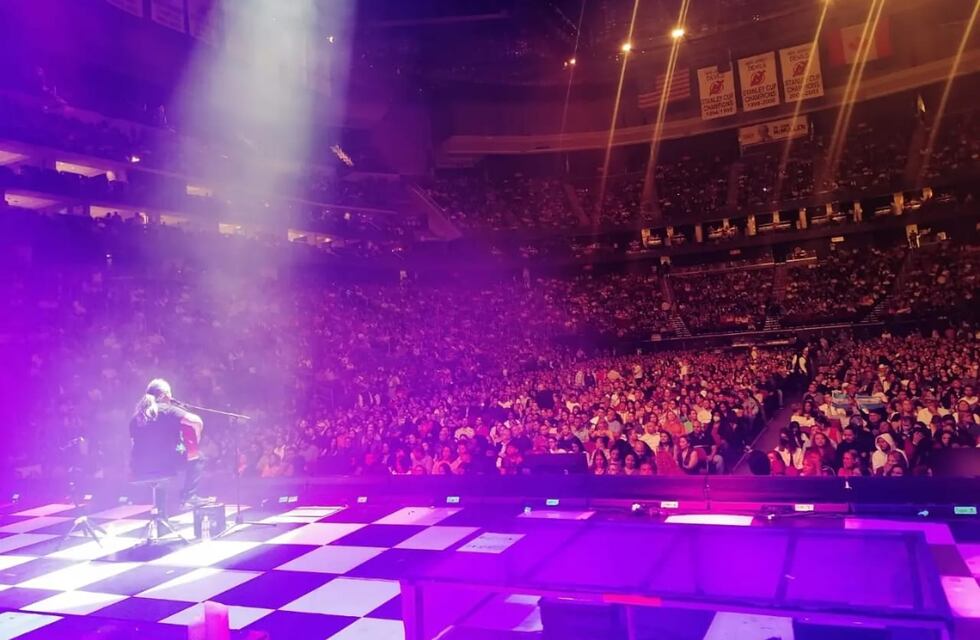Emocionante: un cordobés fue telonero de Arjona y cantó folclore ante 20 mil personas en Nueva York