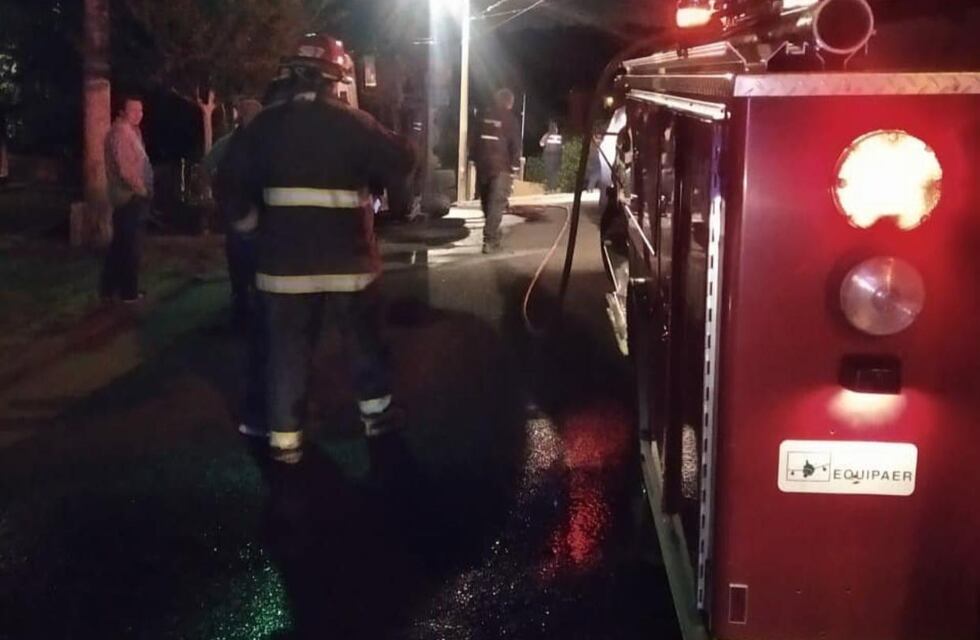 Volcó una camioneta en el ingreso a Merlo