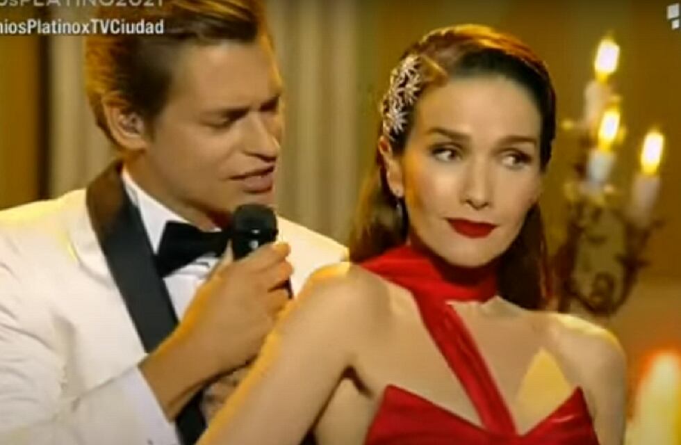 Premios Platino 2021: Natalia Oreiro besó de forma inesperada a Carlos Baute y sorprendió a todos