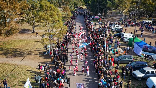 Puerto Rosales estuvo de fiesta con el “Desfile Cívico Militar” y los Shows