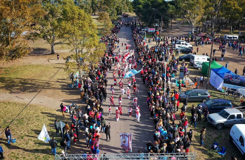 Puerto Rosales estuvo de fiesta con el “Desfile Cívico Militar” y los Shows