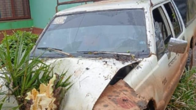 Eldorado: una camioneta se despistó por falla en los frenos e ingresó a una vivienda.