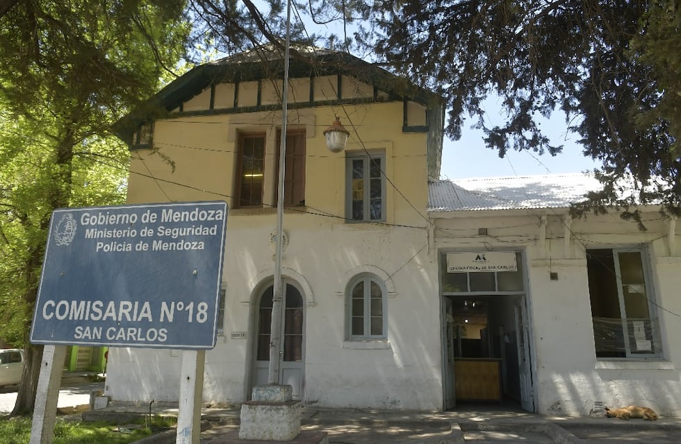 Fue a denunciar el abuso de su jefe en San Carlos y el policía la obligó tener sexo oral: el efectivo está preso