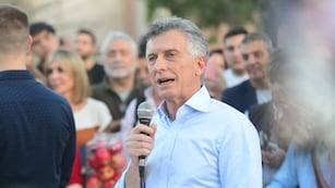 Mauricio Macri y Rodrigo de Loredo en la Plaza Gran Malvina y Soledad. (Javier Ferreyra / La Voz)