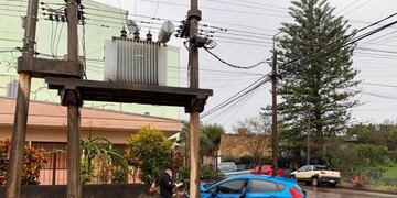 Oberá: chocó contra el muro de una casa luego de perder el control de su auto.