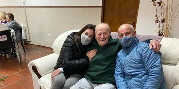 Así fue el reencuentro entre los abuelos y abuelas del hogar y sus familiares.