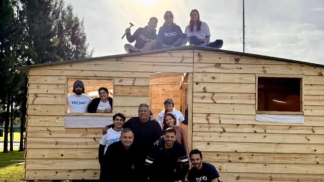 Familias bahienses recibieron sus casas en el marco de la campaña solidaria de AFA.