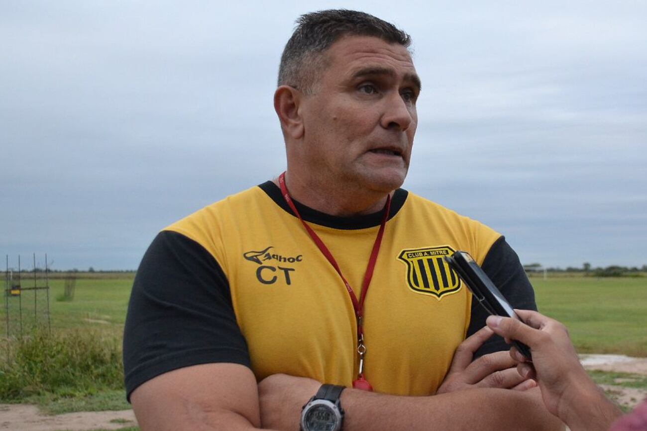 Arnaldo Sialle, el DT de Olimpo de Bahía Blanca