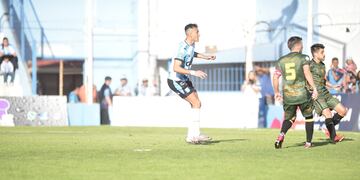 Bruno Nasta, el goleador que se destapó ante Mitre y que Racing de Nueva Italia necesita.
