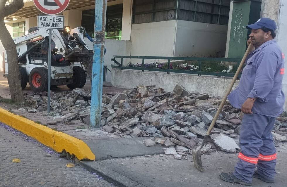 Se iniciaron obras de remodelación en las veredas del edificio municipal