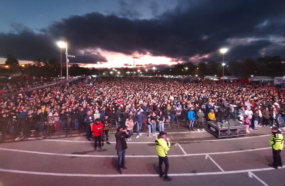 Carlos Paz: arrancó la fiesta y a pesar del frío se vive un clima de alegría en la Costanera