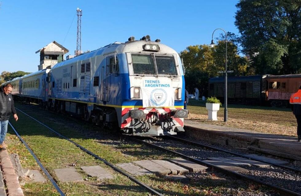 Con Omar Perotti y Alberto Fernández, el tren Rosario-Cañada de Gómez realiza el viaje inaugural