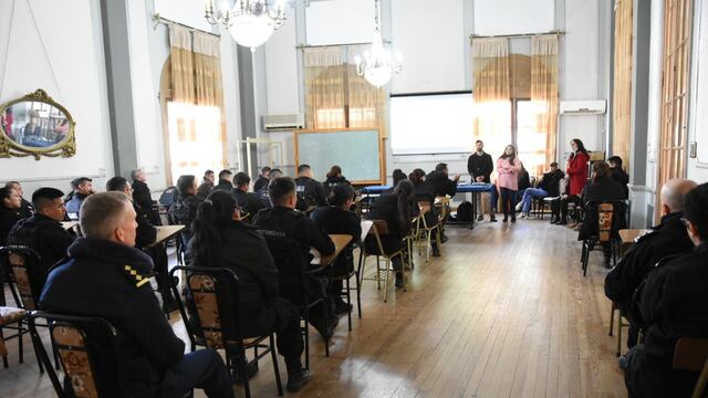 Chala a personal de seguridad sobre salud mental