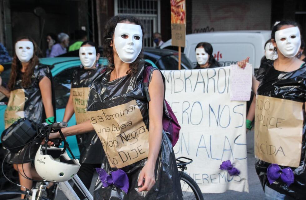 Impactante marcha en Mendoza contra la violencia machista en el Día de la Mujer