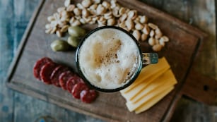 Cerveza, picada y música en un evento único en Córdoba.