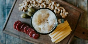 Cerveza, picada y música en un evento único en Córdoba.