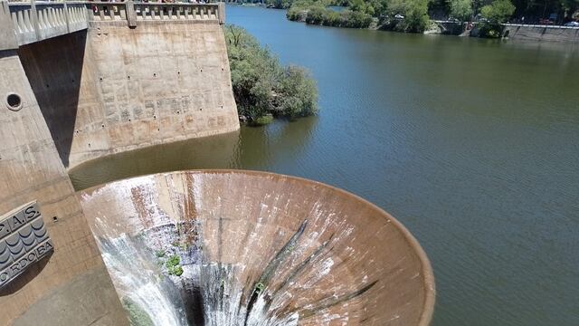 El nivel del agua llegó al embudo.