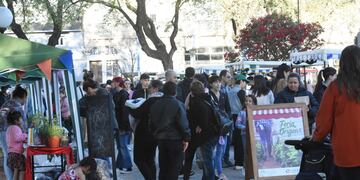 Plaza Feria y Feria "Desde el origen" en la Plaza 25 de Mayo
